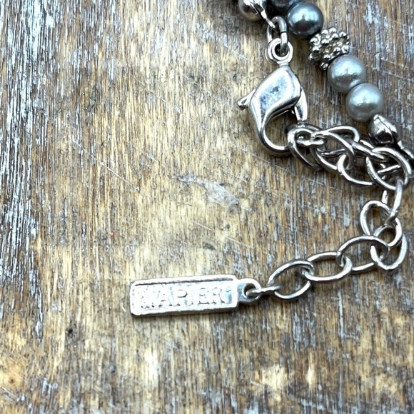 Vintage  NAPIER silver and grey glass pearl necklace 16” 2” extender. Dainty - Picture 8 of 9